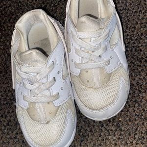 USED grew out of them . 8c BOYS hurrachie/Nike